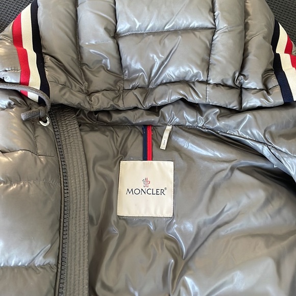 Moncler Vest. Size 3. - Picture 4 of 8